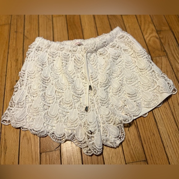 pinky pull on shorts women’s Medium Lacey Drawstring Casual Cream - Picture 1 of 7